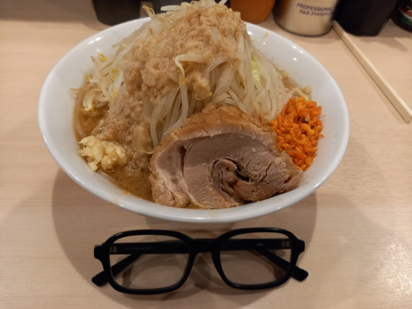 「ラーメン300g(野菜・アブラマシ・ニンニク・辛揚げ少し)」@鷹の目 蒲田店の写真