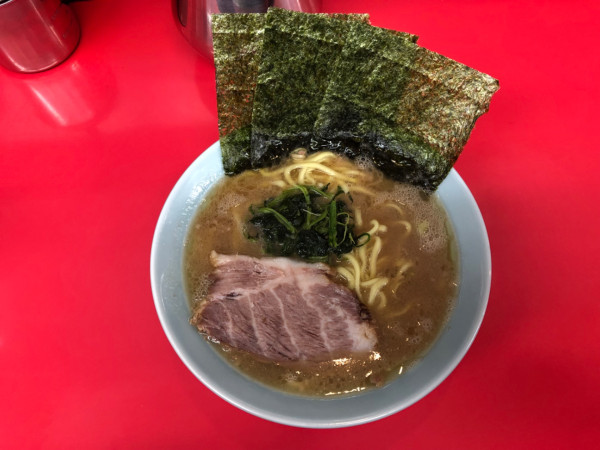 「ラーメン並800円かため」@横浜家系ラーメン 心家の写真