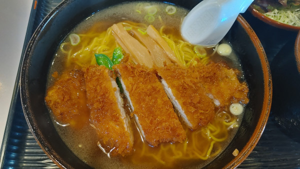 「とんかつラーメン」@レストハウス 国界の写真