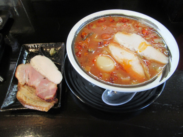 「限定トマト酸辣湯麺（１０００円）＋味玉１３０円＋チャーシュー」@麺処ふくすけの写真