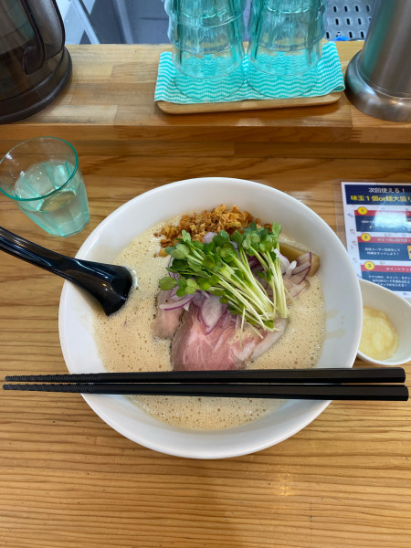 「鶏泡醤油大盛ニンニクトッピング」@鶏泡そば 草戸ベースの写真
