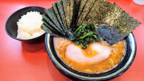 「ラーメン(味濃いめ･麺硬め)+海苔Ｗ･ライス」@環2家の写真