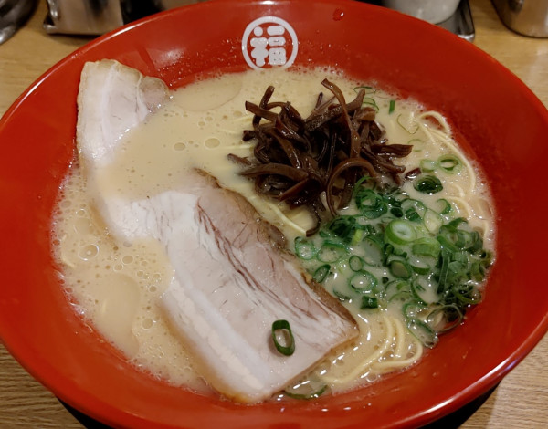 「特製ラーメン（580円）」@豚骨ラーメン 福の軒の写真