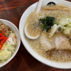 白の中華そば＋肉飯：750＋300円