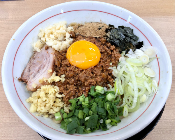 「【限定】台湾まぜそば　900円　無料ミニライス」@ラーメンハマコー 六浦店の写真