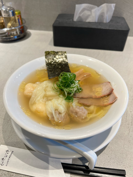 「たゆたふ白醤油 特製ワンタン麺」@ワンタン麺専門店 たゆたふの写真