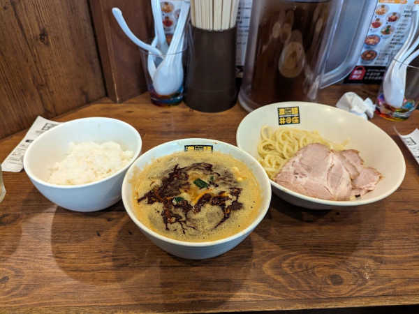 「辛辛濃菜つけ麺　ライス」@濃菜麺 井の庄の写真