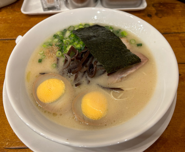 「まるきんラーメン＋玉子＋替玉」@博多まるきんラーメン 上馬店の写真