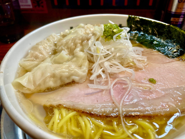 「牛骨SP わんたん麺 塩 Level 4」@元祖一条流がんこラーメン たま館分店の写真
