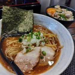 中華そば　中細麺　800円