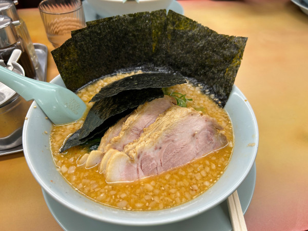 「特製味噌チャーシューメン　のり　背脂変更　カタコイオオ」@ラーメン山岡家 岩瀬店の写真