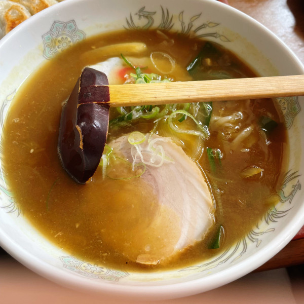 「カレーラーメン 930円 半ラーメン-200円」@佐野青竹手打らーめん 大関の写真