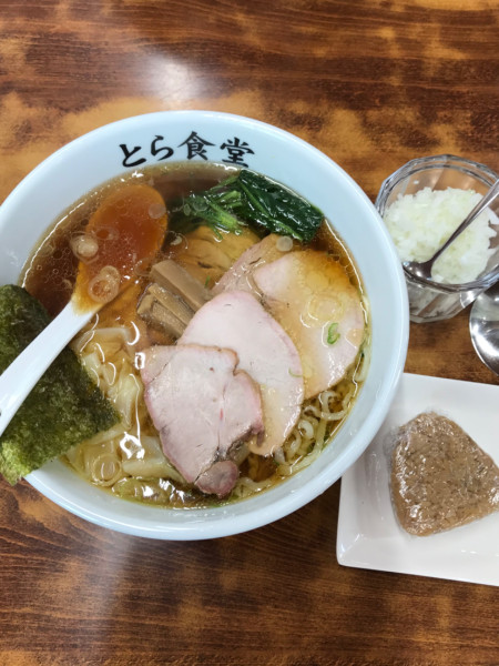「焼豚チャーシュー麺＋焼豚おにぎり」@とら食堂の写真