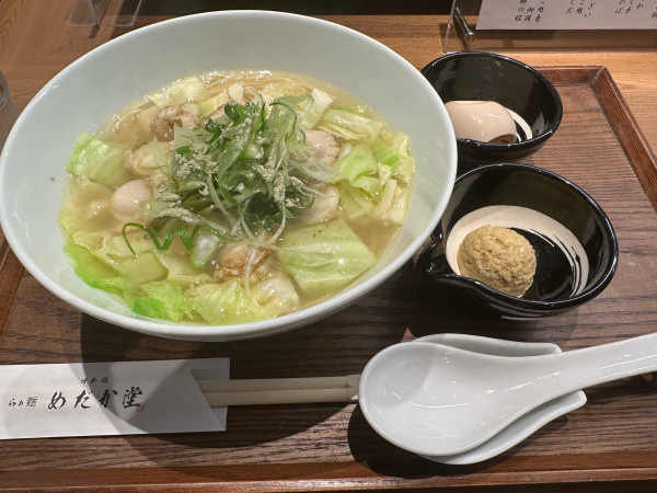 「【期間限定】北海道産帆立の塩らぁ麺(大盛)+半熟味付け玉子」@日本橋 らぁ麺 めだか堂の写真