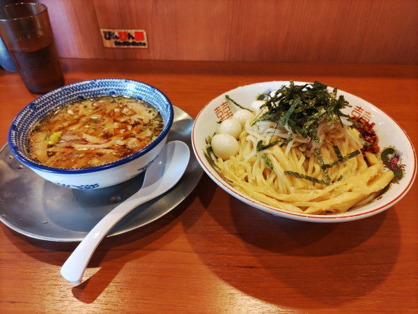 「坂戸つけ麺+ウズラ」@びんびん豚 坂戸店の写真