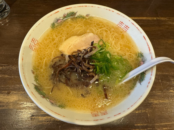 「博多ラーメン　700円」@博多屋台 いけとっちゃんの写真