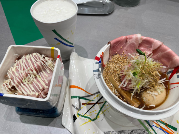 「24世紀ラーメン 煮卵、チャーシュー増し」@24世紀ラーメン あべのハルカス店の写真