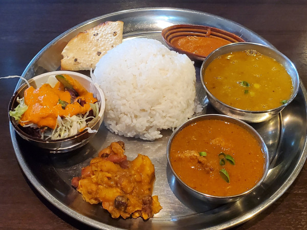 「ネパールセット・チキンセット」@ネパールスパイスアジアンレストランの写真