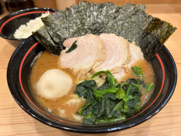 「特上ラーメン並」@家系 麺場寺井の写真