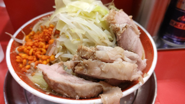 「麺増し・大ラーメン豚入り(アゲカラ)￥1,200」@ラーメンタロー 五反田の陣の写真