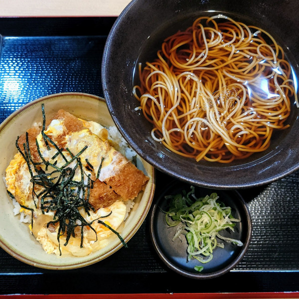 「ミニカツ丼セット」@ゆで太郎 赤羽橋店の写真