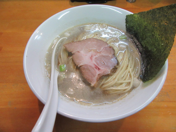 「限定　塩煮干ソバ（９５０円）＋和え玉２００円＋味玉１５０円」@煮干中華ソバ イチカワの写真