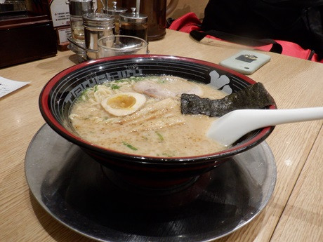「東京豚骨拉麵」@屯京拉麺 中山店の写真