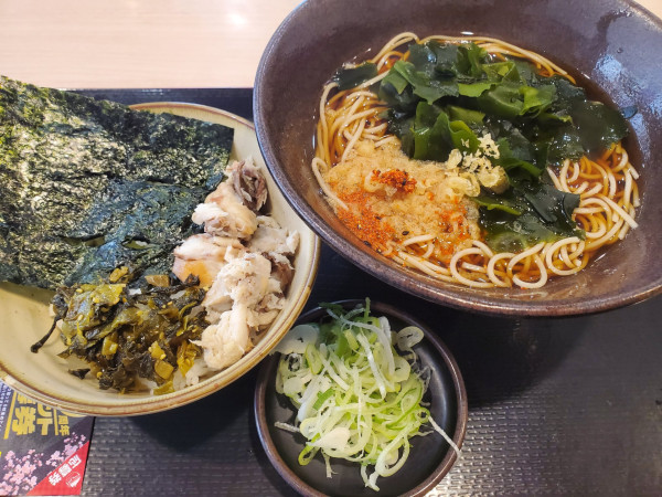 「朝そばセット・焼鯖ごはん・温＋三陸わかめ」@ゆで太郎 長者町店の写真