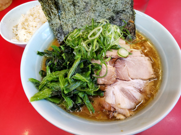 「朝ラー＋チャー3枚､ホウレン草､のり」@横浜ラーメン 武蔵家 大井町店の写真