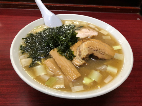 「ふんわり香る焼き煮干し中華(塩)」@鶏こく中華 すず喜の写真