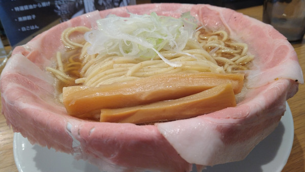 「ピストル、チャーシュー5枚、特盛」@ラーメン大戦争 神田店の写真