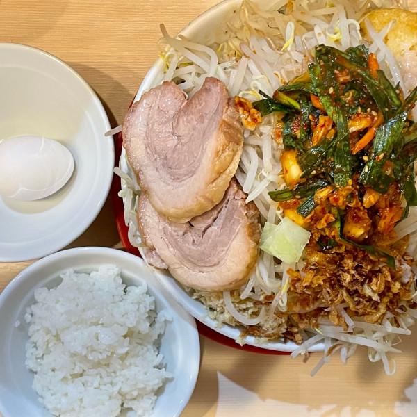 「大ラーメン/汁なし/ニラキムチ」@ガッツリラーメンいち豚 福島本店の写真