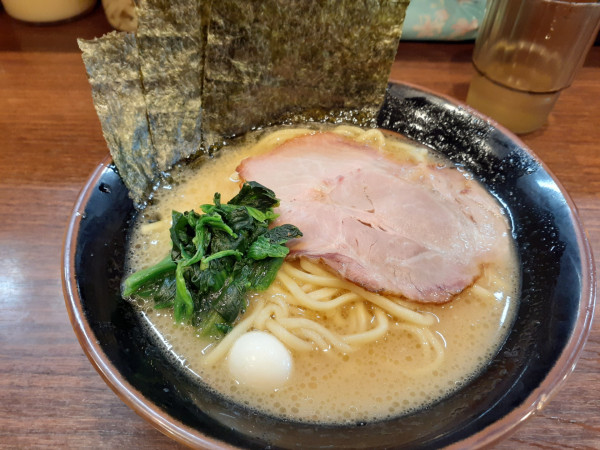 「醤油ラーメン」@横浜家系ラーメン 大岡家 鶴川店の写真