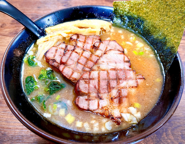 「あぶりちゃーしゅーめん（1300円）」@かつ美の写真