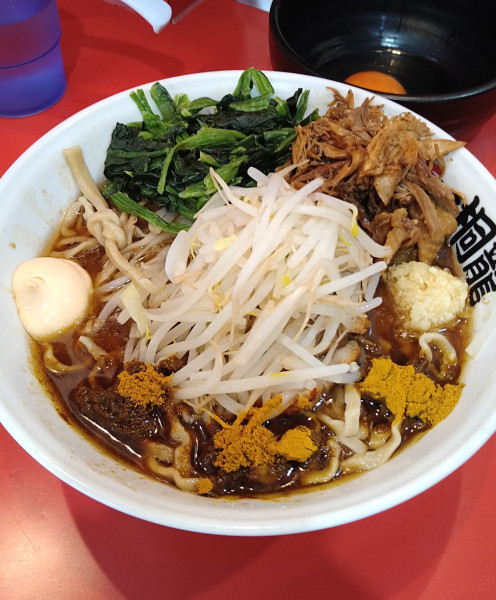 「らーめん小+カレー粉✖3､鶏ほぐし､ほうれん草､生卵」@麺屋 桐龍 久喜店の写真