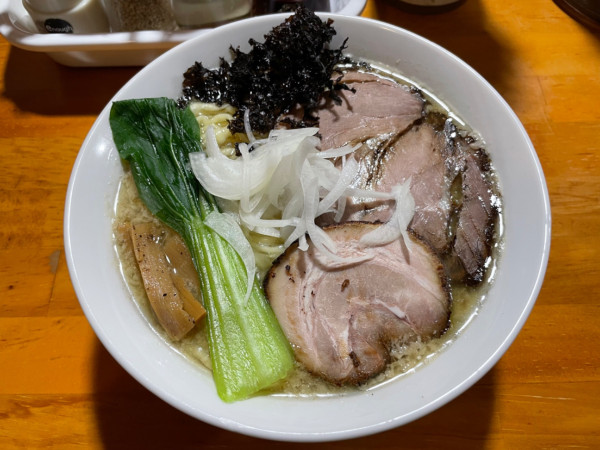 「手揉み背脂にぼしラーメン」@麺処 門つるの写真