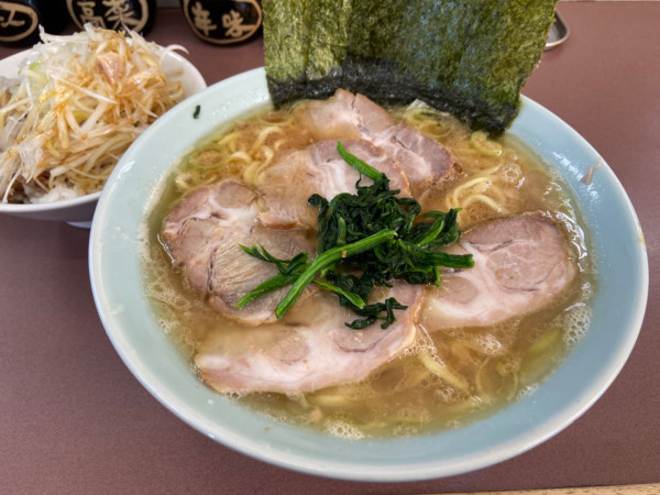 「らーめん中 ＋チャーシュー＋ネギチャーシュー丼」@本牧家 本店の写真