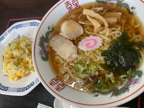 「半チャンラーメン900円」@若松食堂の写真