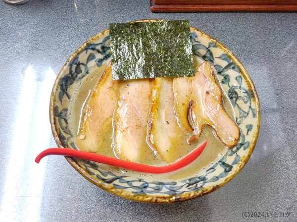 「超煮干しそば（麺大盛り・味玉とお肉）」@洛二神の写真