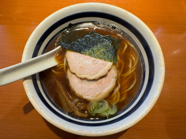 「らぁ麺 醤油　850円」@たけちゃんにぼしらーめん 調布店の写真