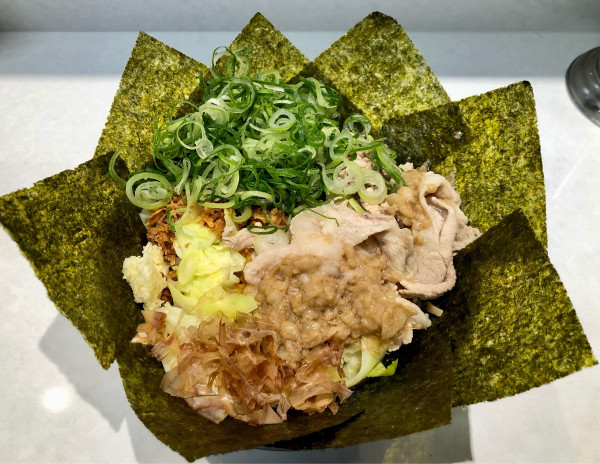 「醤油まぜそば　大盛り　生姜　海苔 九条ネギ」@ファットン 金沢八景店の写真