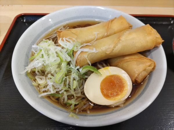 「デラックス春巻きそば」@そば処 めとろ庵 上野店の写真