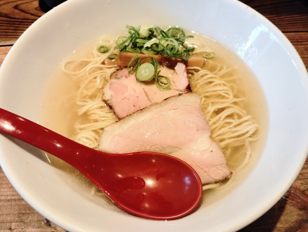 「軍鶏塩ラーメン」@麺屋 翔 西新宿本店の写真