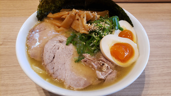 「特製豚骨醤油らーめん」@豚骨醤油らーめん 一心の写真