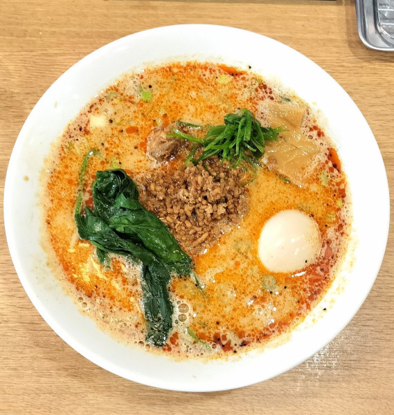 「(数量限定) 担々麺 1100円＋奥久慈卵の味付け玉子 150円」@支那ソバ きたがわの写真