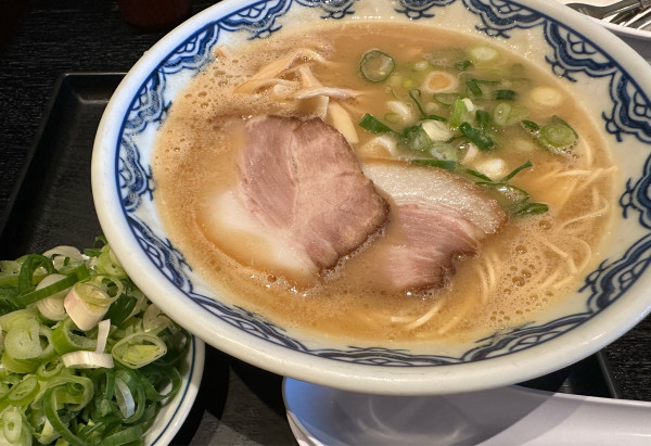 「博多らぁめん900円+ねぎ200💴」@博多麺房 赤のれん 丸ビル店の写真