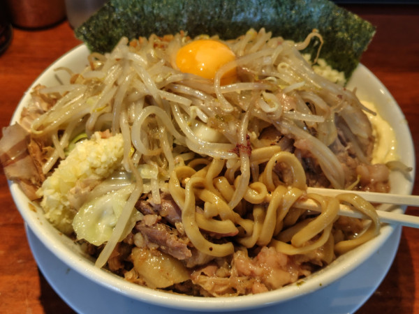 「特製汁なし(250㌘·豚ほぐし/うずら/のり付)·全マシ」@豚ノヴァ 国分寺本店の写真