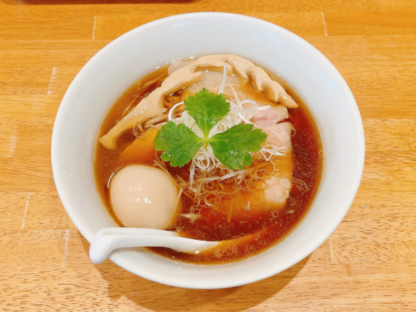 「醤油らぁ麺+味玉」@らぁ麺 なか川の写真