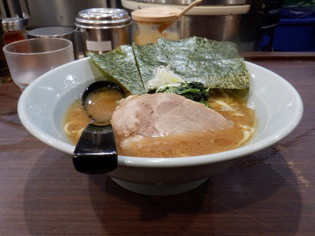 「らーめん（小）」@横浜家系らーめん侍 渋谷本店の写真