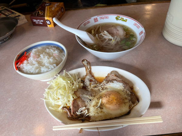 「モーニングチャーシューエッグセット」@恵美飯店の写真